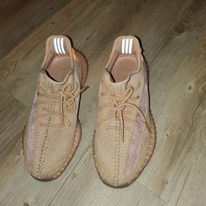 Yeezy 350 v2 clay